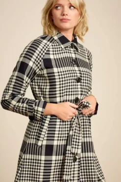 Lizzy Coat Resort Check