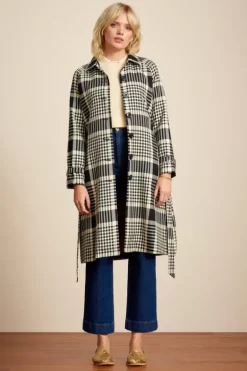 Lizzy Coat Resort Check