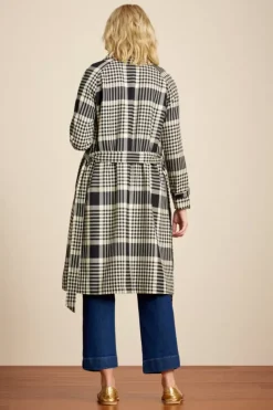 Lizzy Coat Resort Check